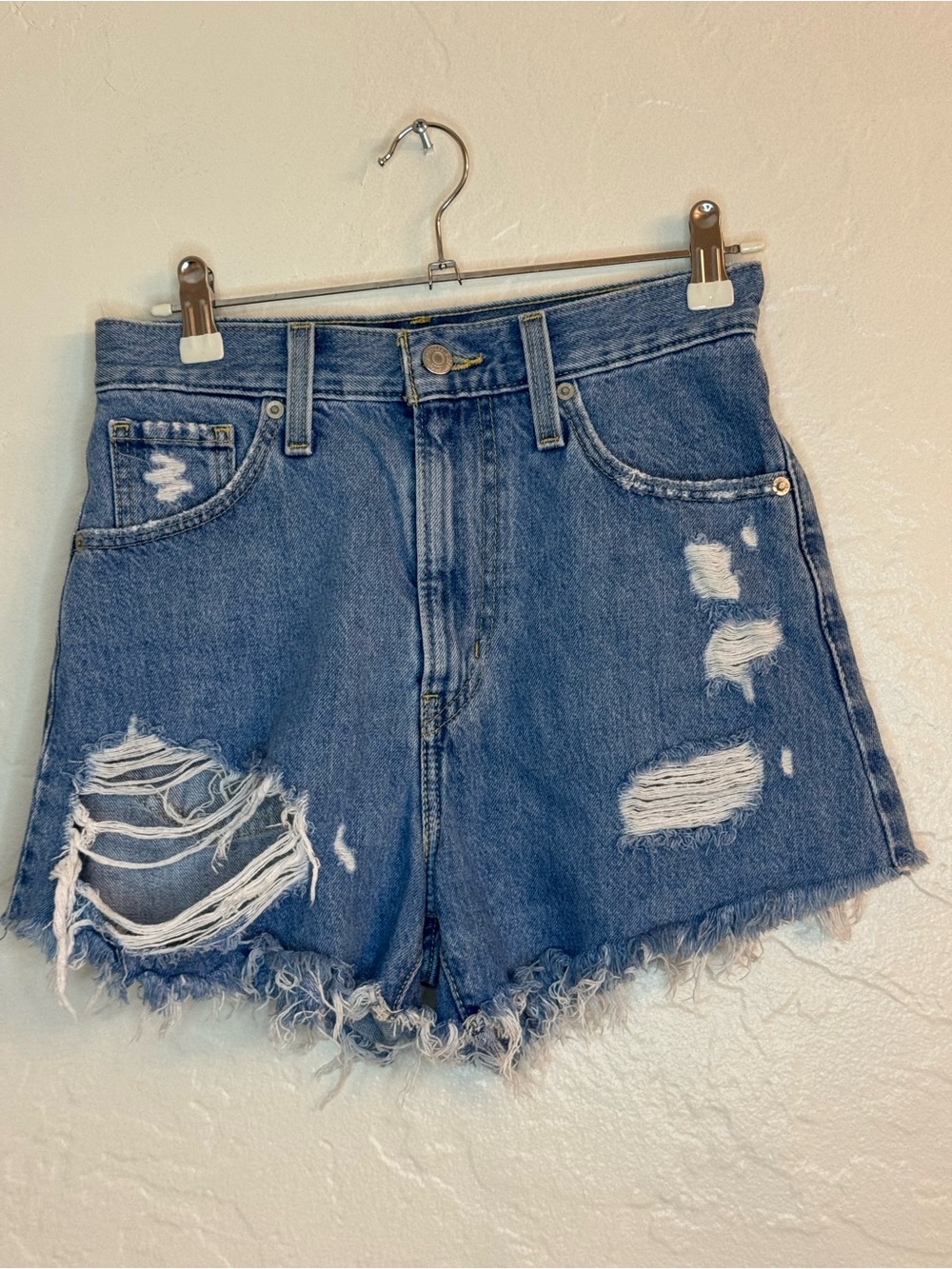 Levi’s High Waisted Mom Shorts Women’s 25 Distressed Cutoff Denim Blue Jeans